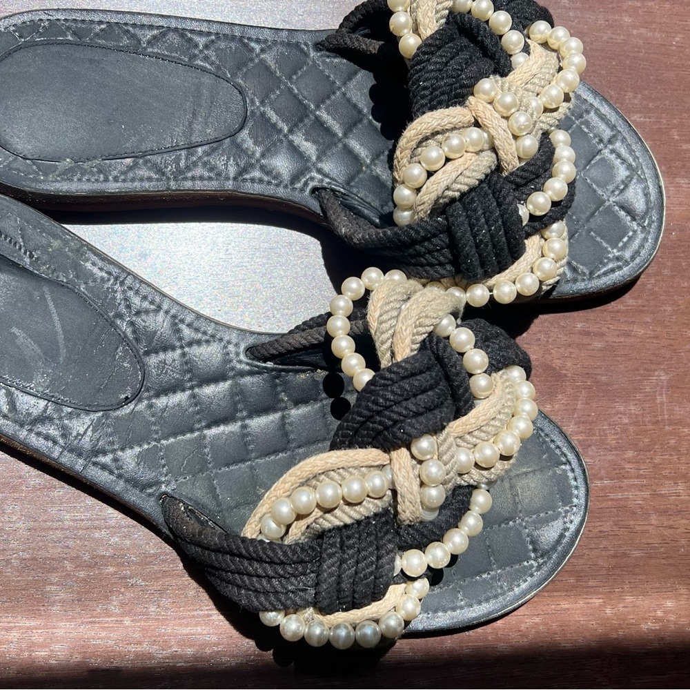 Chanel flat sandals size 40